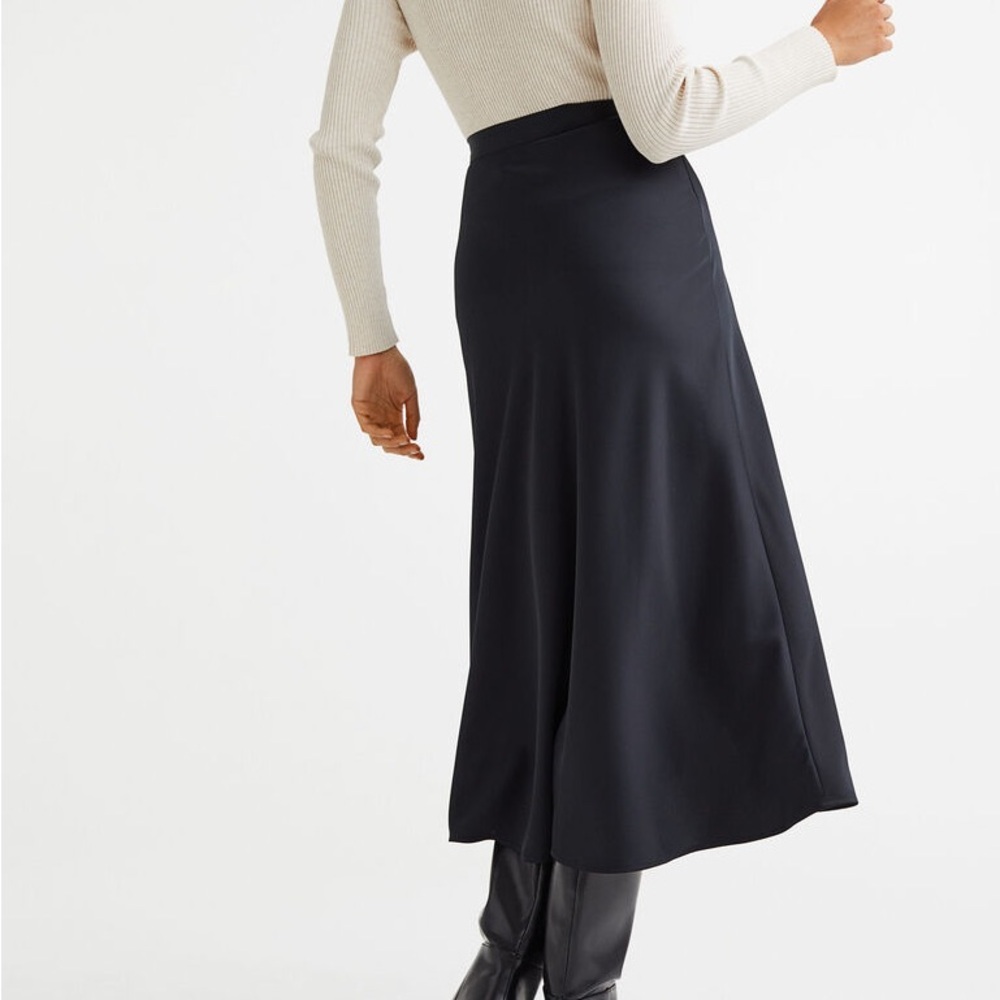 NWOT H&M Black Satin Maxi Skirt With Front Slit - Picture 4 of 10